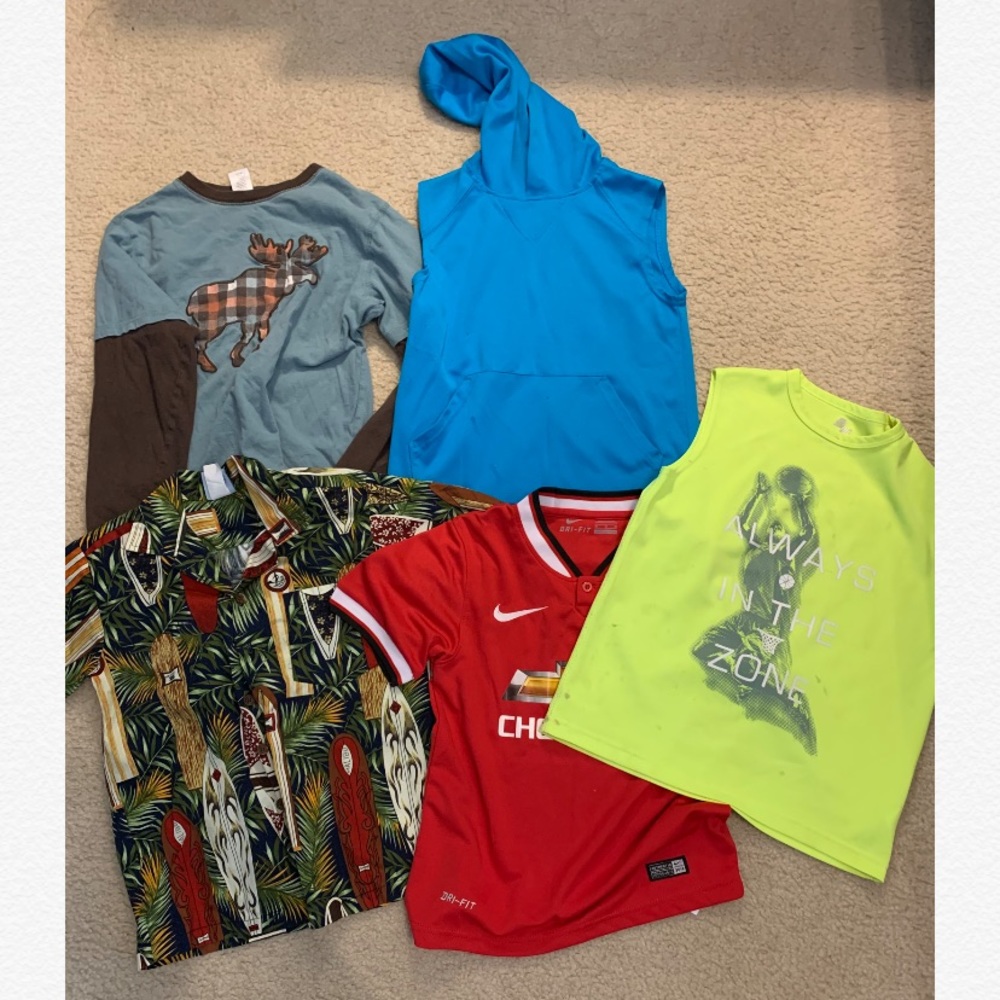 Boys tees FREE with purchase size  7-8